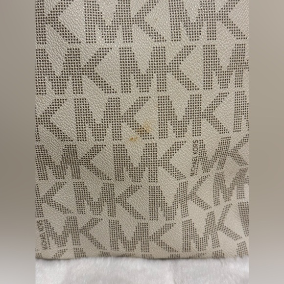 Michael Kors Monogram Jet Set Backpack - Picture 9 of 15